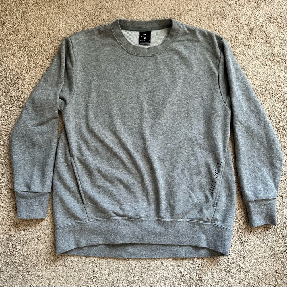 Nike Women’s Dri-FIT Get Fit Fleece Training Crew Neck Sweater in Grey sz Small
